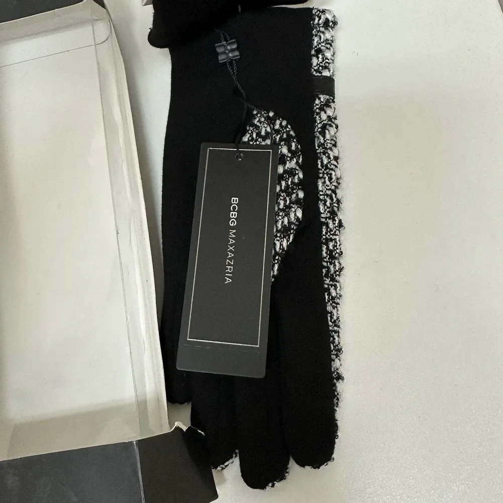 BCBG Maxazria Classic Tweed Gloves Black White Size S/M Ladies NEW
